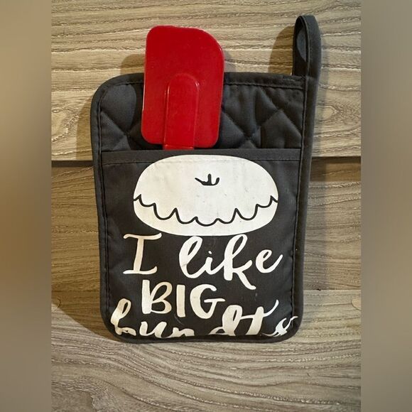 I like big Bundt’s oven mit and spatula - Picture 1 of 1
